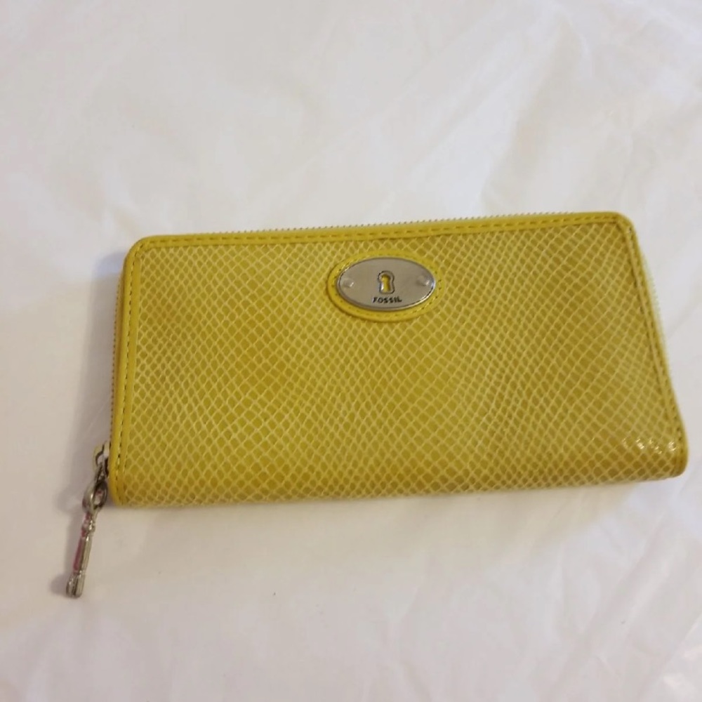 Fossil wallet Authentic NWT